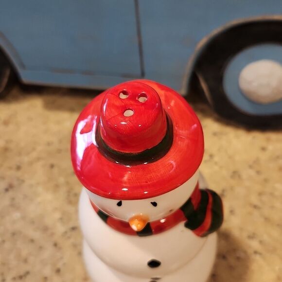 Snowman Stackable Salt & Pepper Shaker Figure - Picture 2 of 7